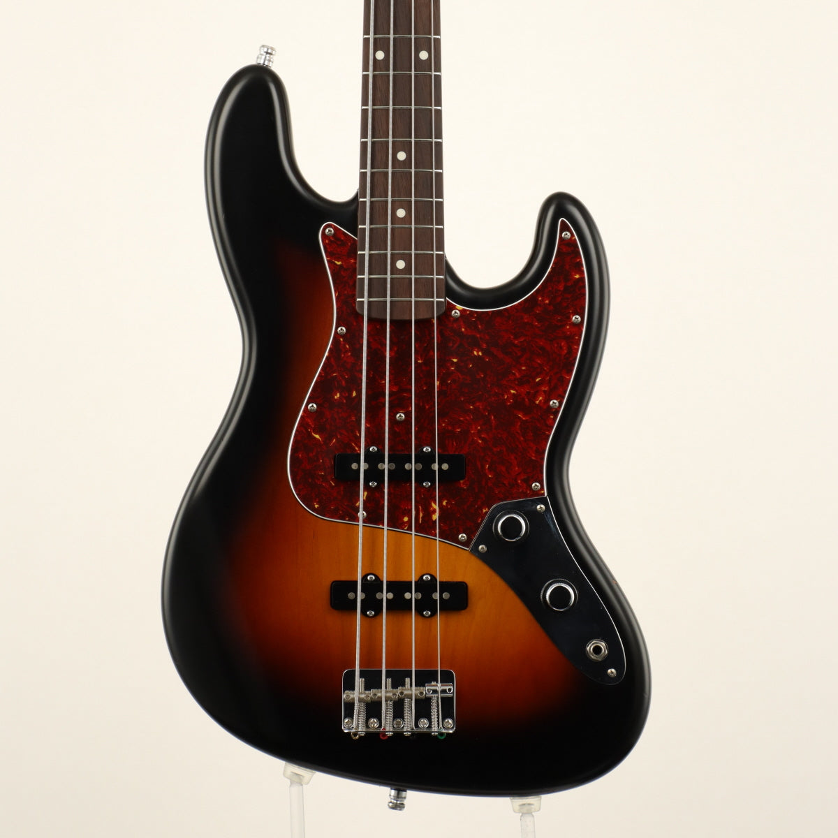 Jazz bass online sunburst black pickguard