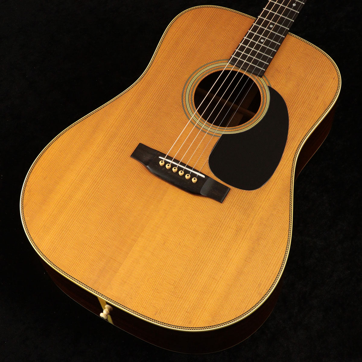 MARTIN / HD-28 1979 – Ishibashi Music Corporation.