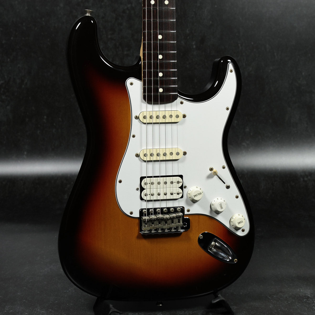 sshストラトサンバースト Fender Japan ST-STD SSH 3-Tone Sunburst