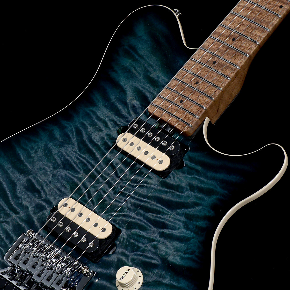 [SN H06086] MUSIC MAN / Axis Yucatan Blue Quilt Figured Roasted Maple Neck(Weight: 3.33kg) [05]