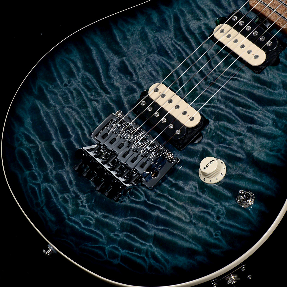 MUSIC MAN / Axis Yucatan Blue Quilt Figured Roasted Maple – Ishibashi Music  Corporation.