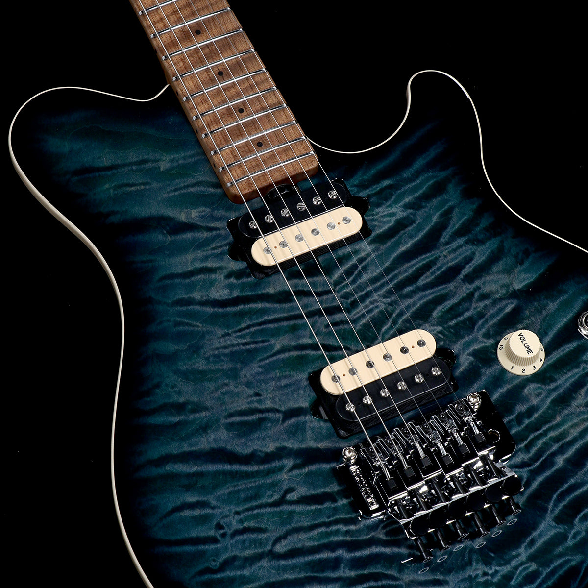 [SN H06086] MUSIC MAN / Axis Yucatan Blue Quilt Figured Roasted Maple Neck(Weight: 3.33kg) [05]