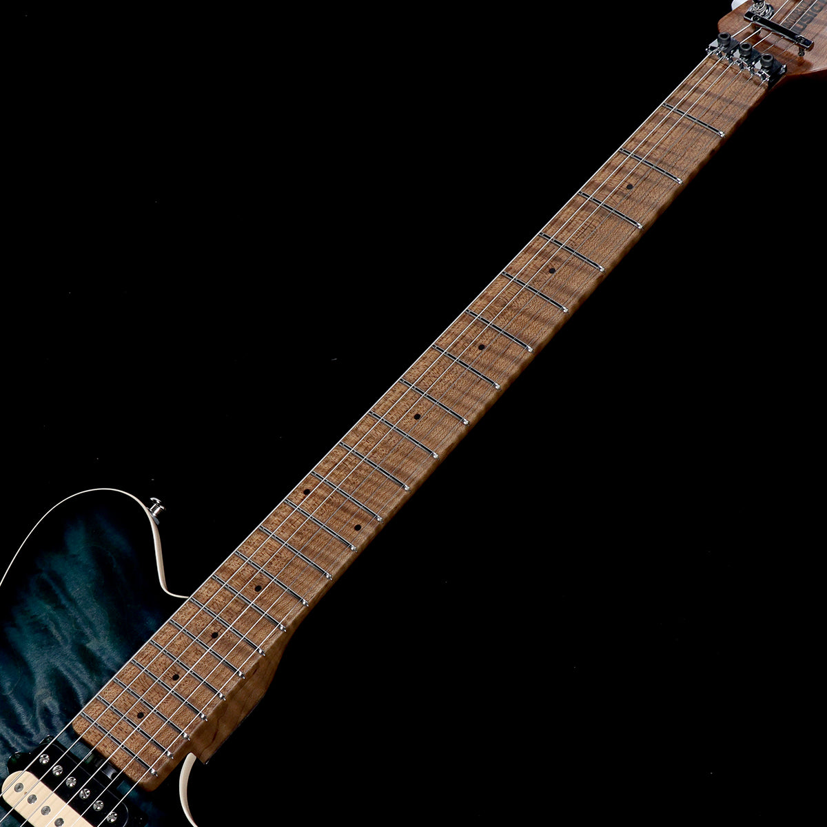 [SN H06086] MUSIC MAN / Axis Yucatan Blue Quilt Figured Roasted Maple Neck(Weight: 3.33kg) [05]