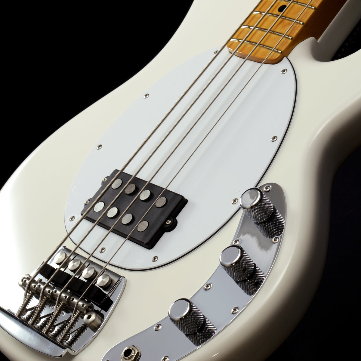 [SN CB00335] MUSIC MAN / Retro '70s StingRay Bass MM SR4 White [20]