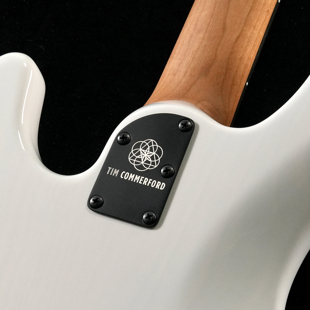 [SN B059356] MUSIC MAN / Tim Commerford Artist Series StingRay Passive Fight Night White(Weight:4.09kg) [05]