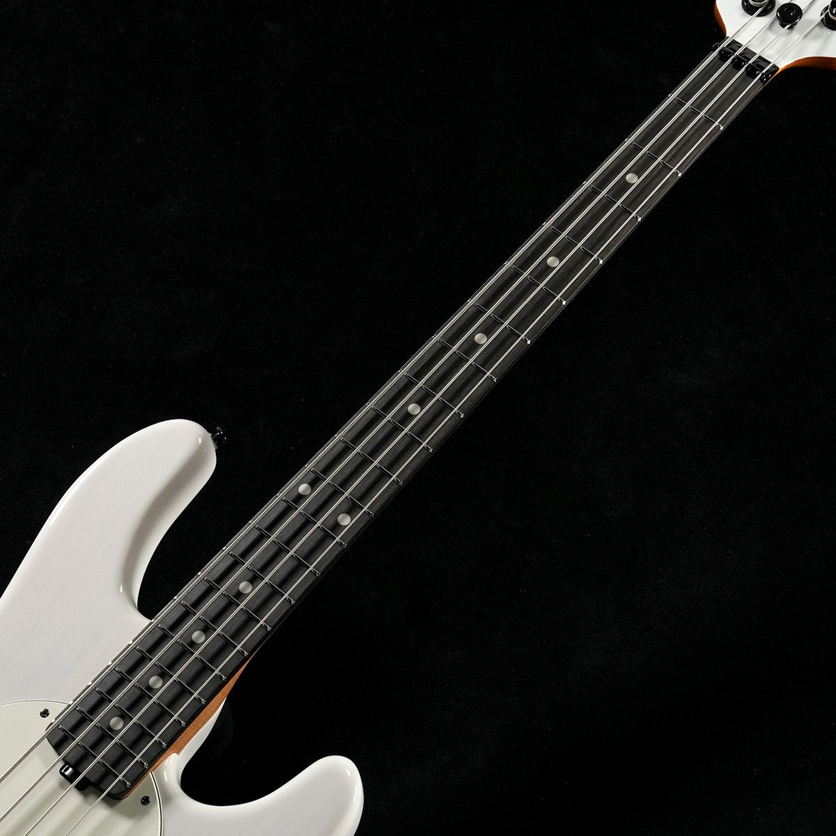 [SN B059356] MUSIC MAN / Tim Commerford Artist Series StingRay Passive Fight Night White(Weight:4.09kg) [05]