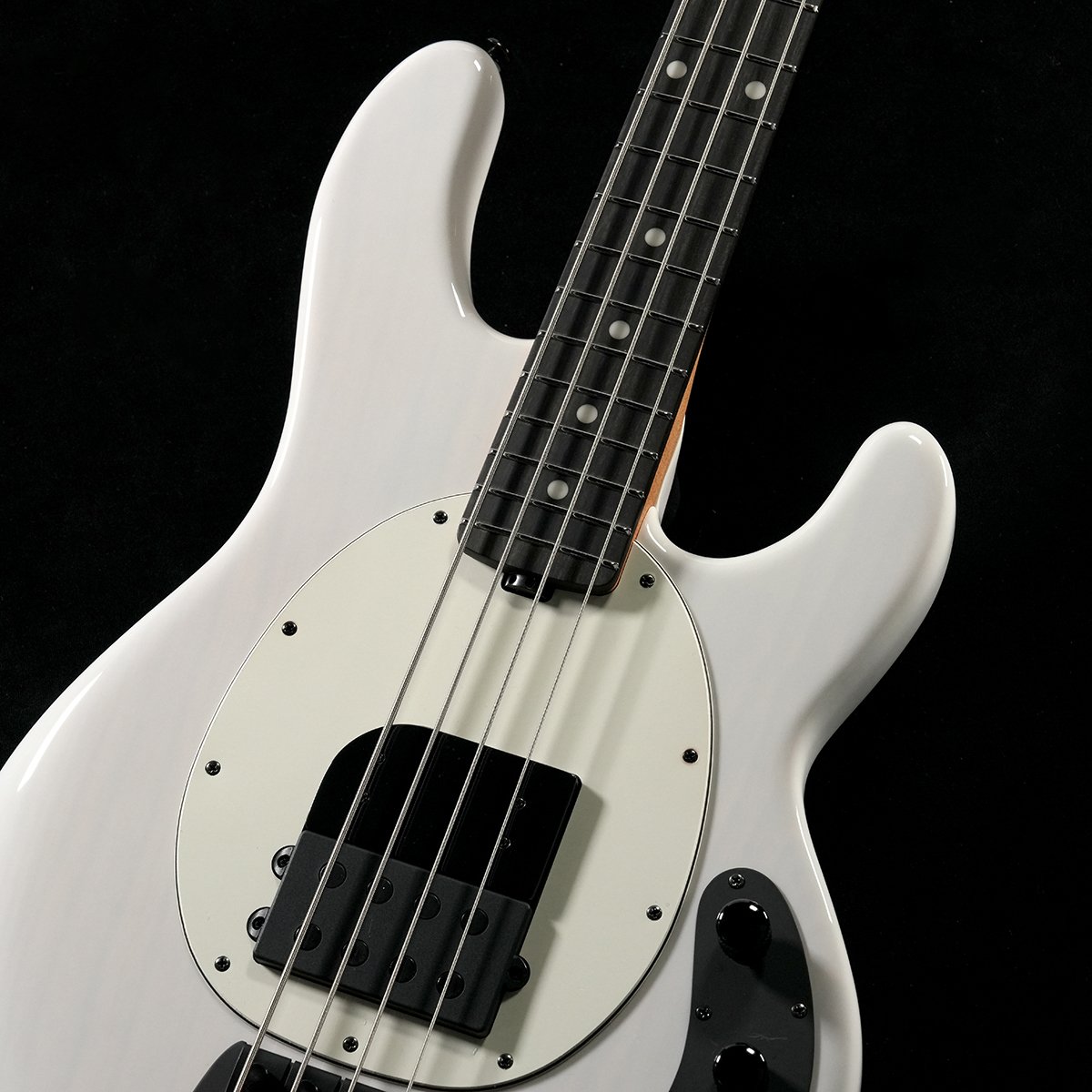 [SN B059356] MUSIC MAN / Tim Commerford Artist Series StingRay Passive Fight Night White(Weight:4.09kg) [05]