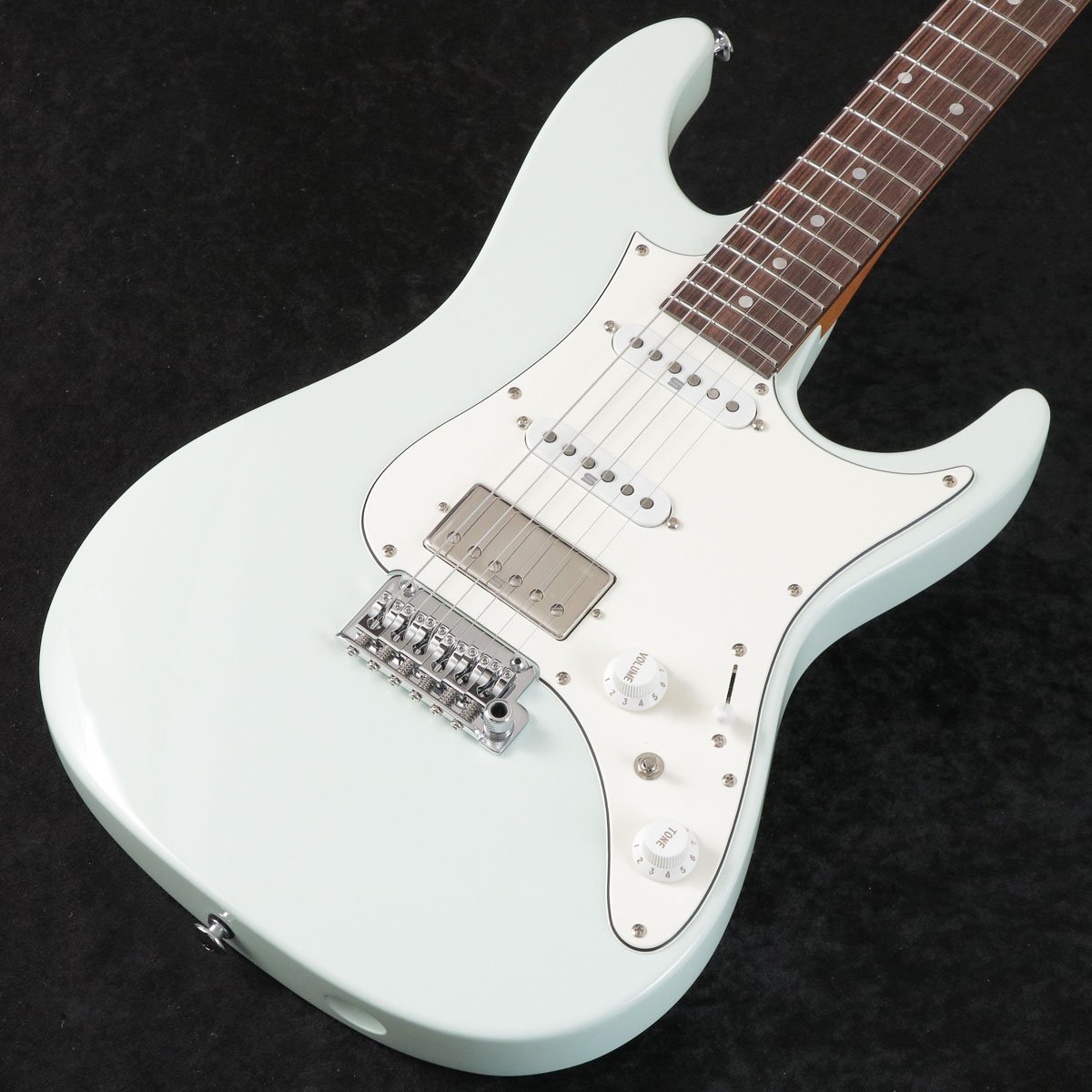 Soloist/Dinky type [Electric guitar › Soloist/Dinky type
