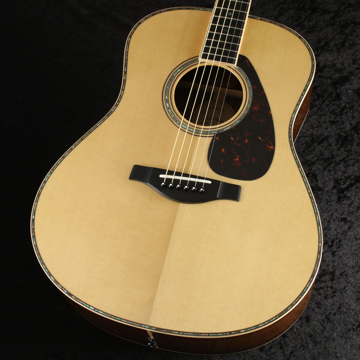 Acoustic guitars [Acoustic guitars and electric acoustic guitars › Acoustic guitars]