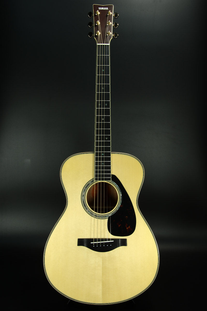 Acoustic guitars [Acoustic guitars and electric acoustic guitars › Acoustic guitars]