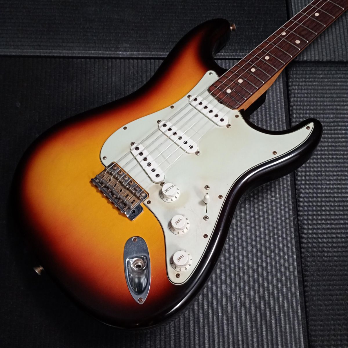 [SN R70384] USED Fender Custom Shop / 1961 Stratocaster Closet Classic 3-Color Sunburst -2013- [04]