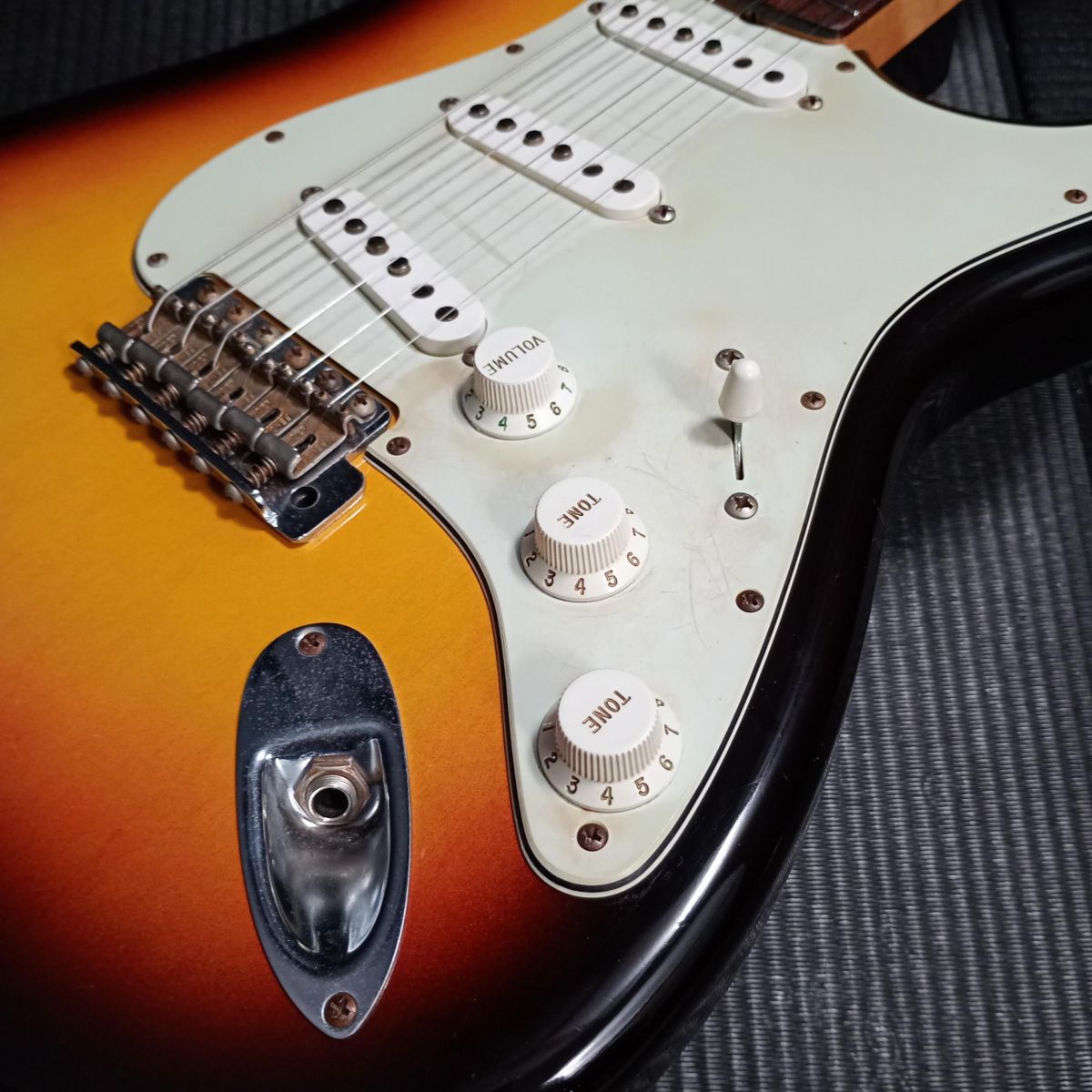 [SN R70384] USED Fender Custom Shop / 1961 Stratocaster Closet Classic 3-Color Sunburst -2013- [04]