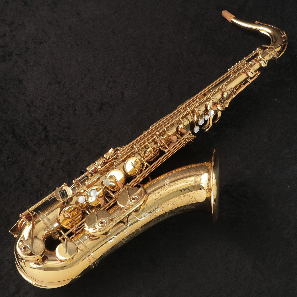 Tenor sax [Wind instruments › Tenor sax]