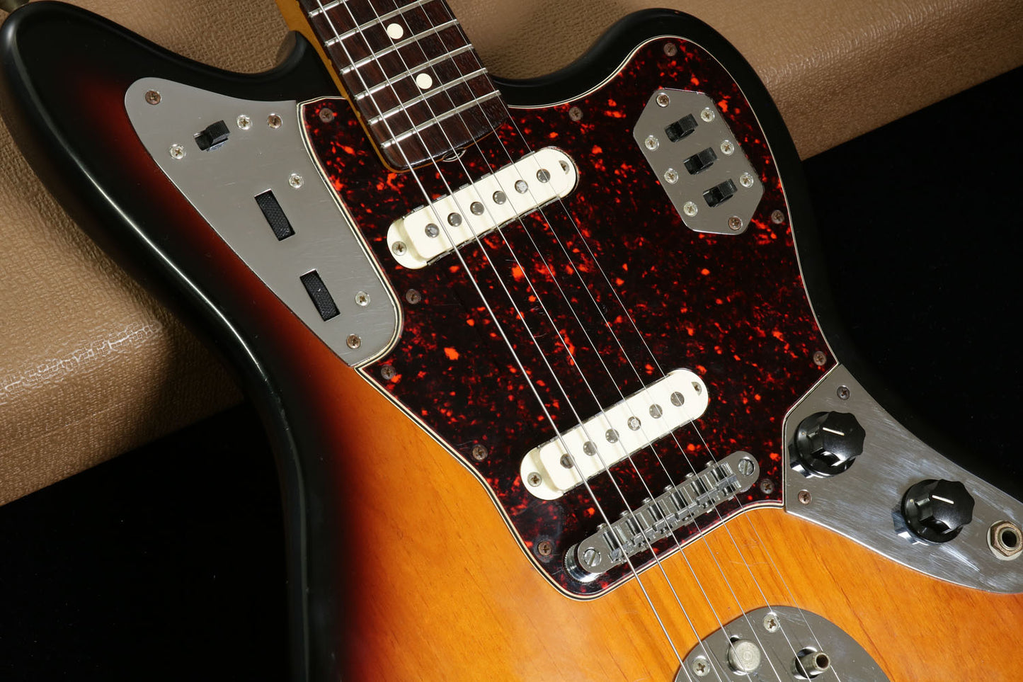 [SN V135164] USED Fender USA / American Vintage 62 Jaguar 3-Color Sunburst [2001/4.05kg] Fender Jaguar Electric Guitar [08]