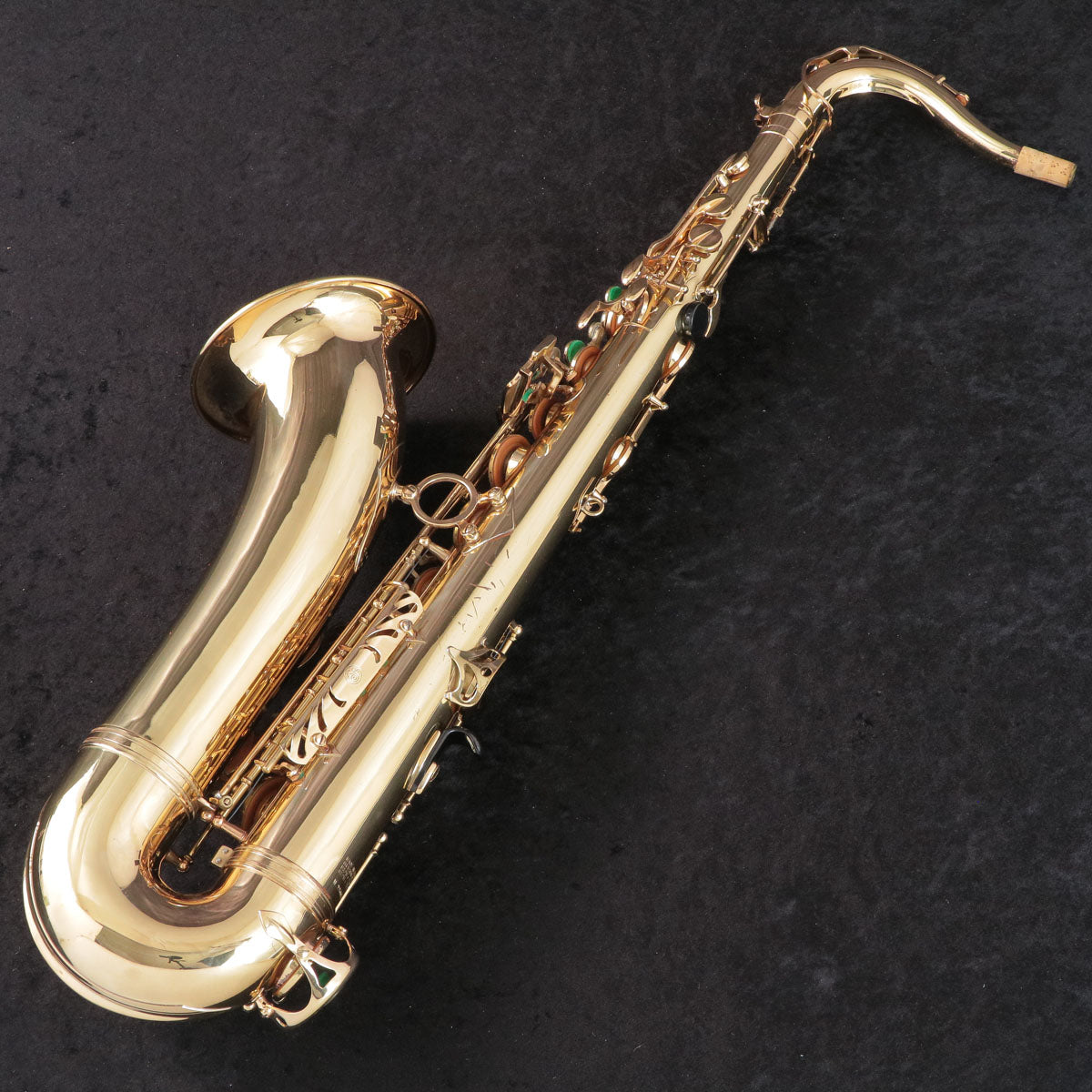 Selmer STS711 Tenor Saxophone | The Sax Shop at Schmitt Music