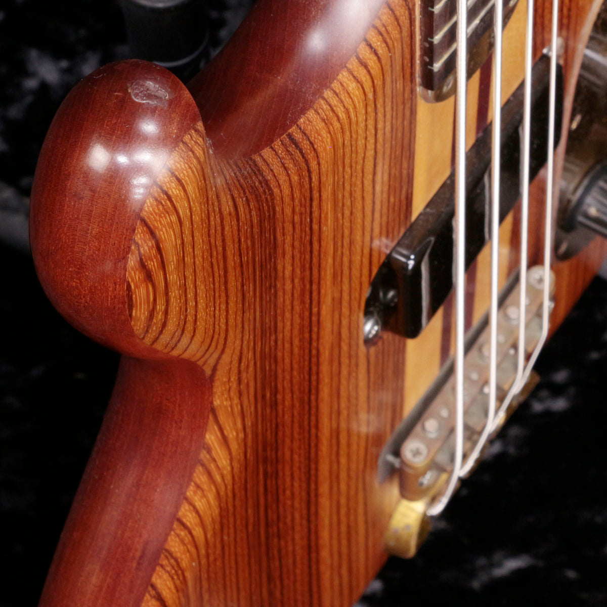 [SN 81 0221] USED ALEMBIC / Distillate Bass Natural [06]