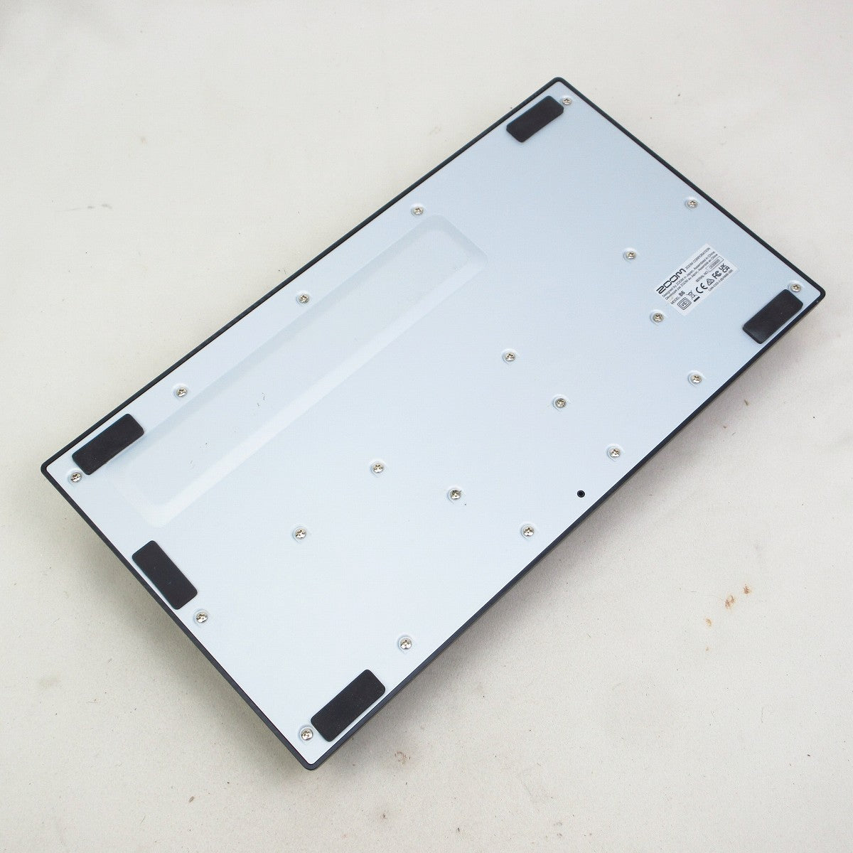 USED ZOOM / B6 Multi-Effects Processor for bass [09]