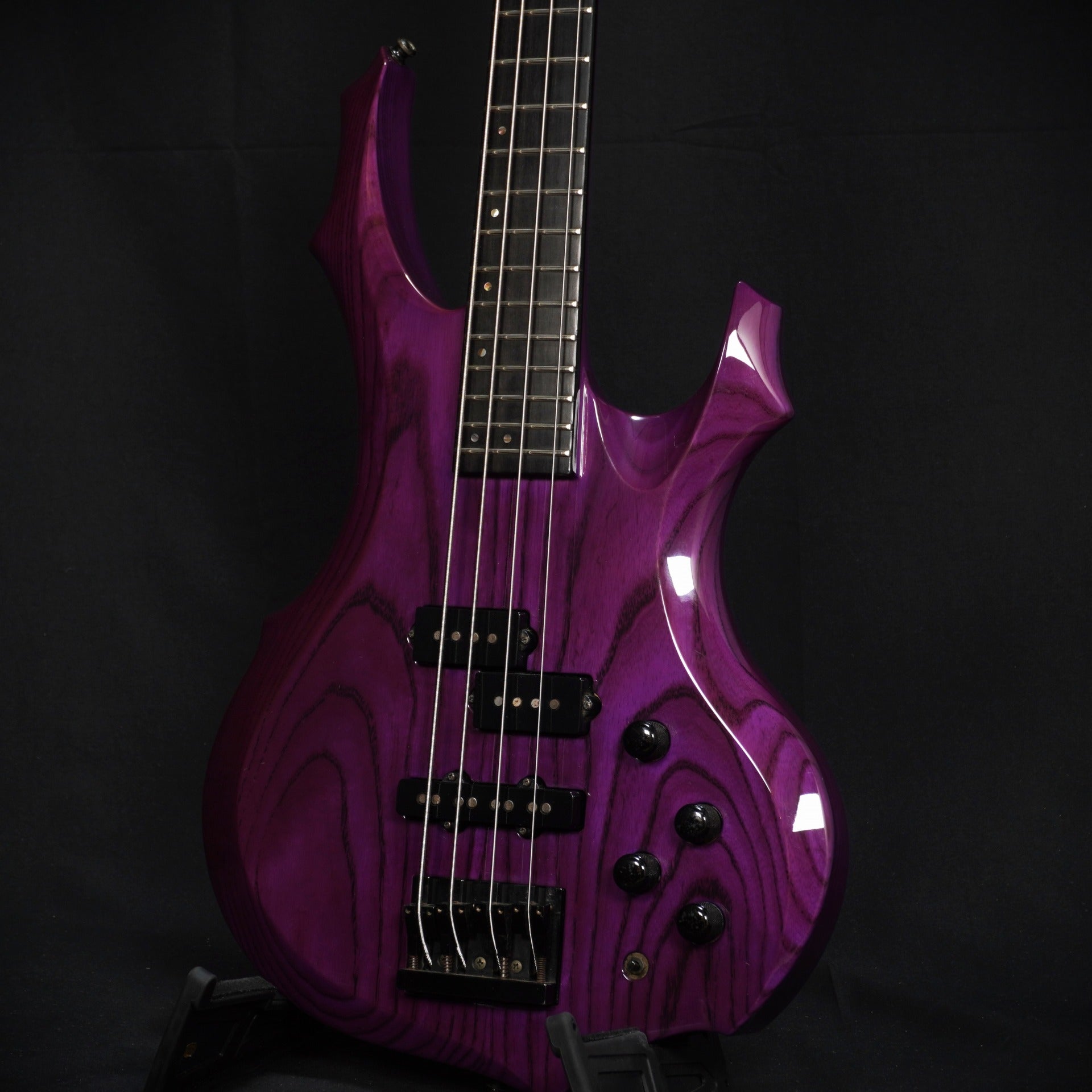 esp – Ishibashi Music Corporation.