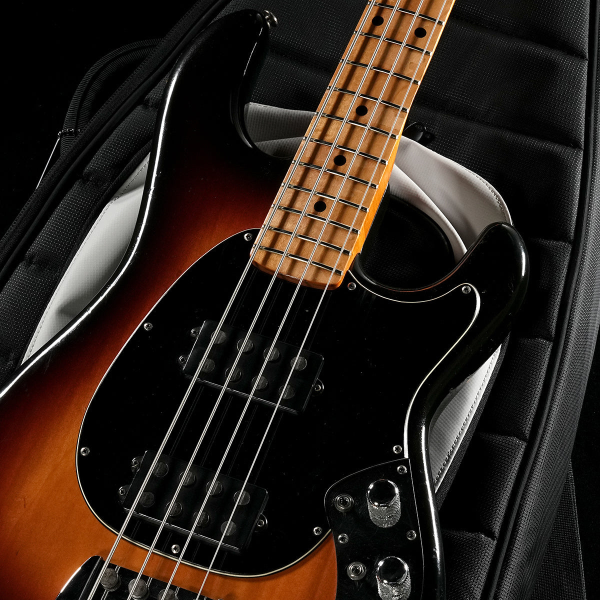[SN C002045] USED MUSIC MAN / 1979 Sabre Bass Sunburst [05]