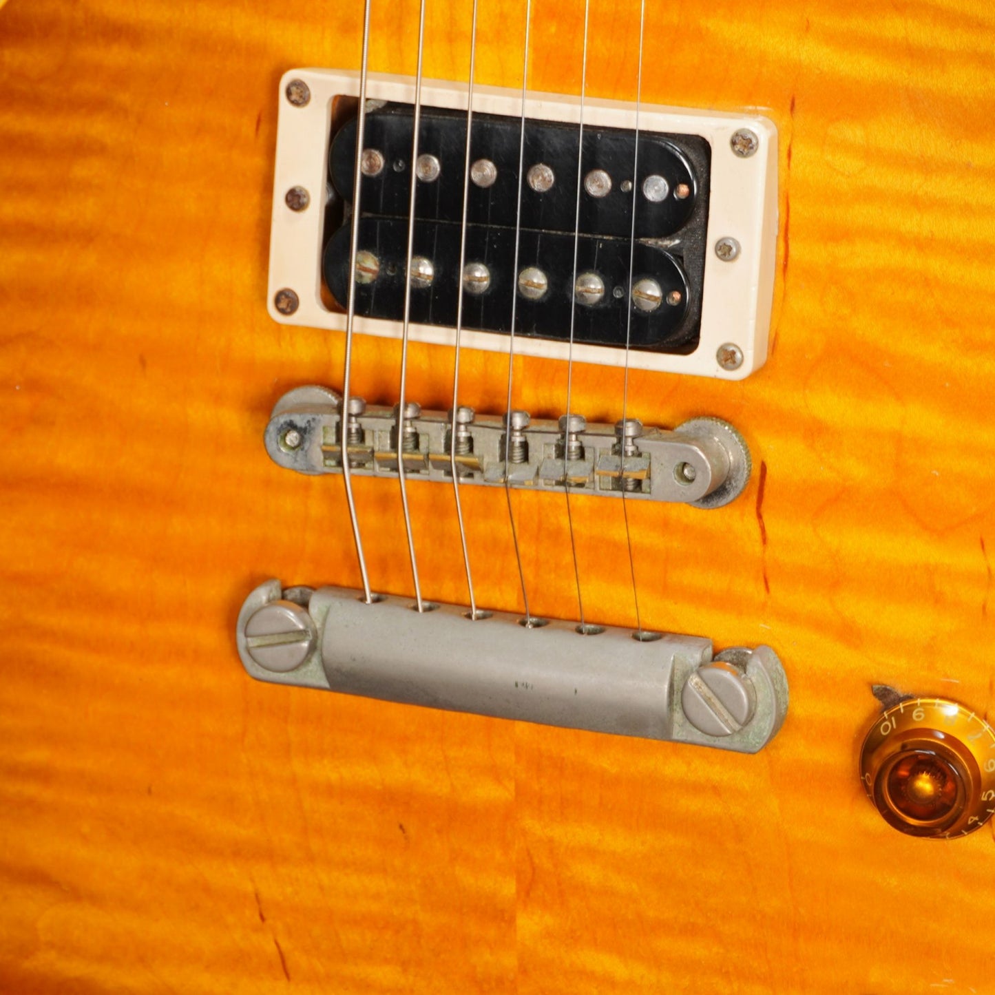 [SN 5 0474] USED Gibson USA / Les Paul Classic Plus Honey Burst -1995- [04]