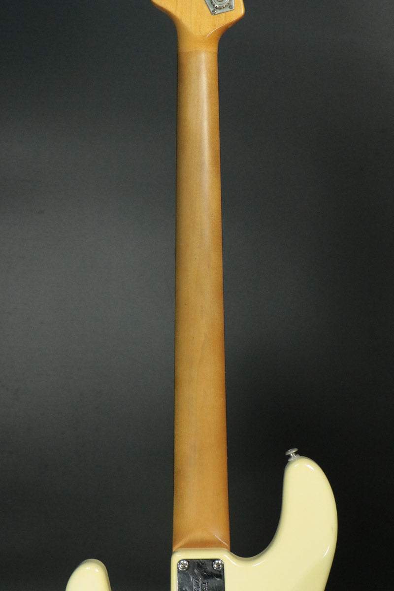 [SN E34928] USED MUSICMAN / Stingray 4 White R/MH [10]