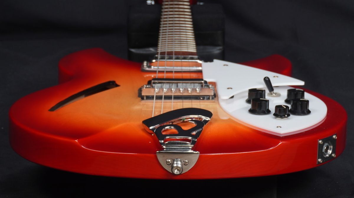 RICKENBACKER / Model 330 -2023- Fireglo – Ishibashi Music Corporation.