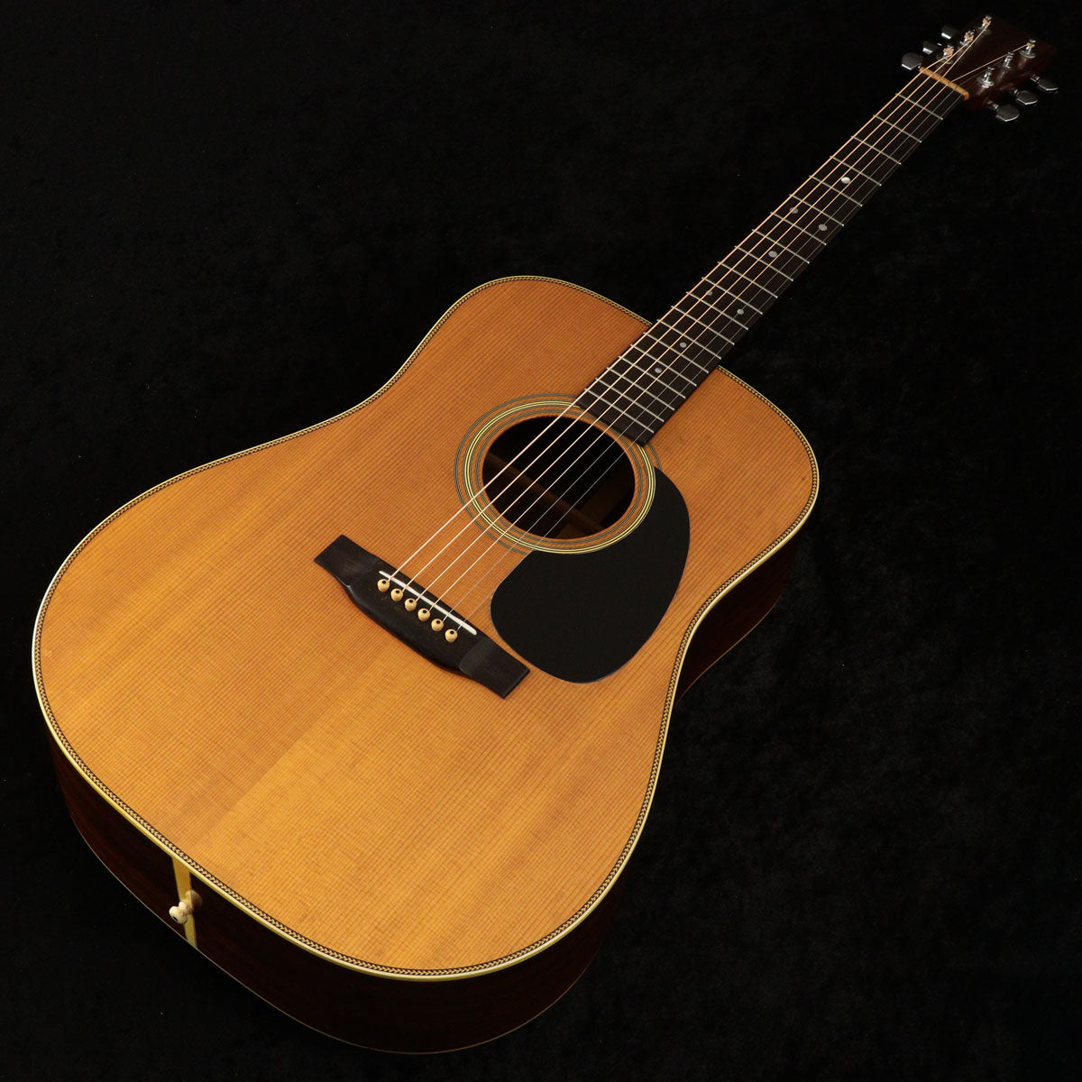 MARTIN / HD-28 1979 – Ishibashi Music Corporation.