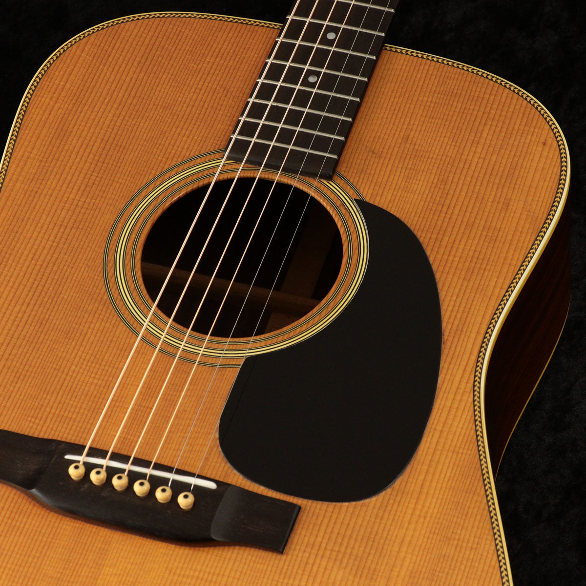 MARTIN / HD-28 1979 – Ishibashi Music Corporation.