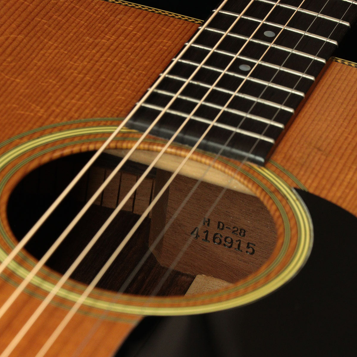 MARTIN / HD-28 1979 – Ishibashi Music Corporation.
