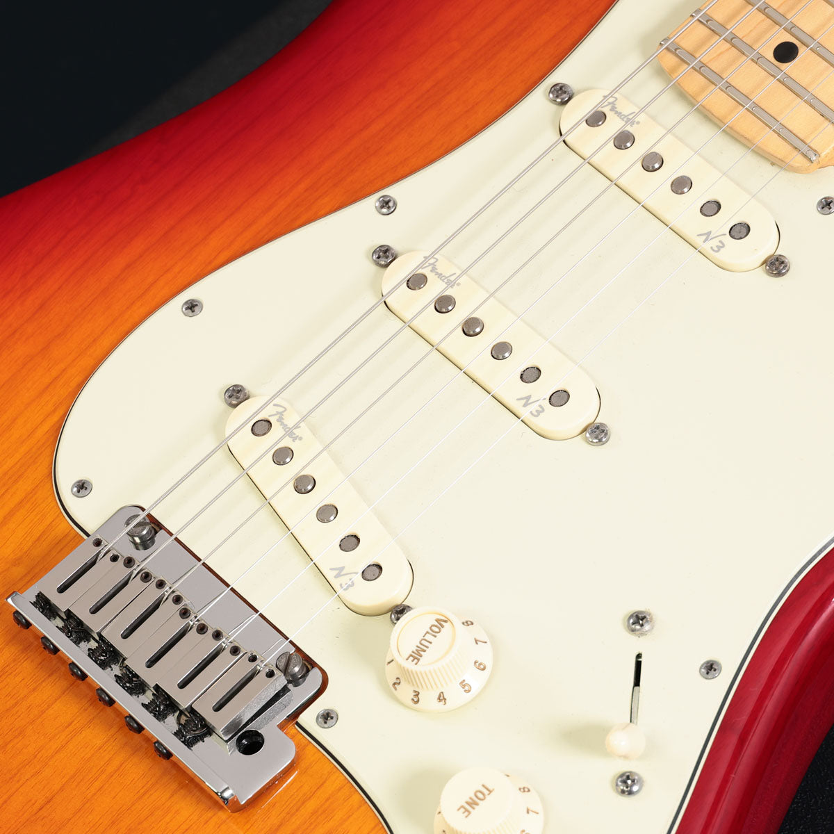 Fender USA / American Deluxe Stratocaster Ash with N3 Maple