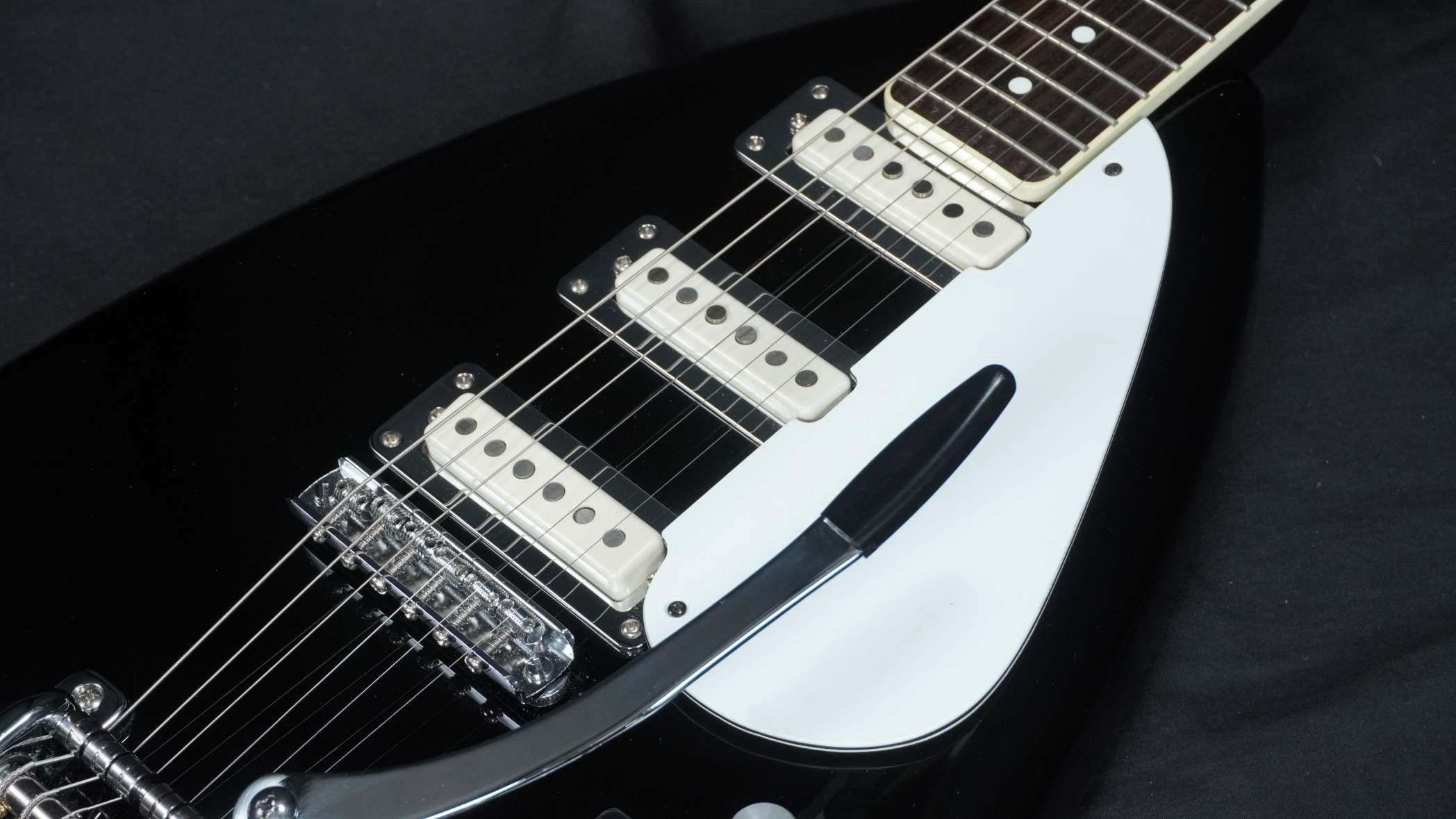PHANTOM GUITAR / Teardrop-6 with Matching Headstock and Bound Neck