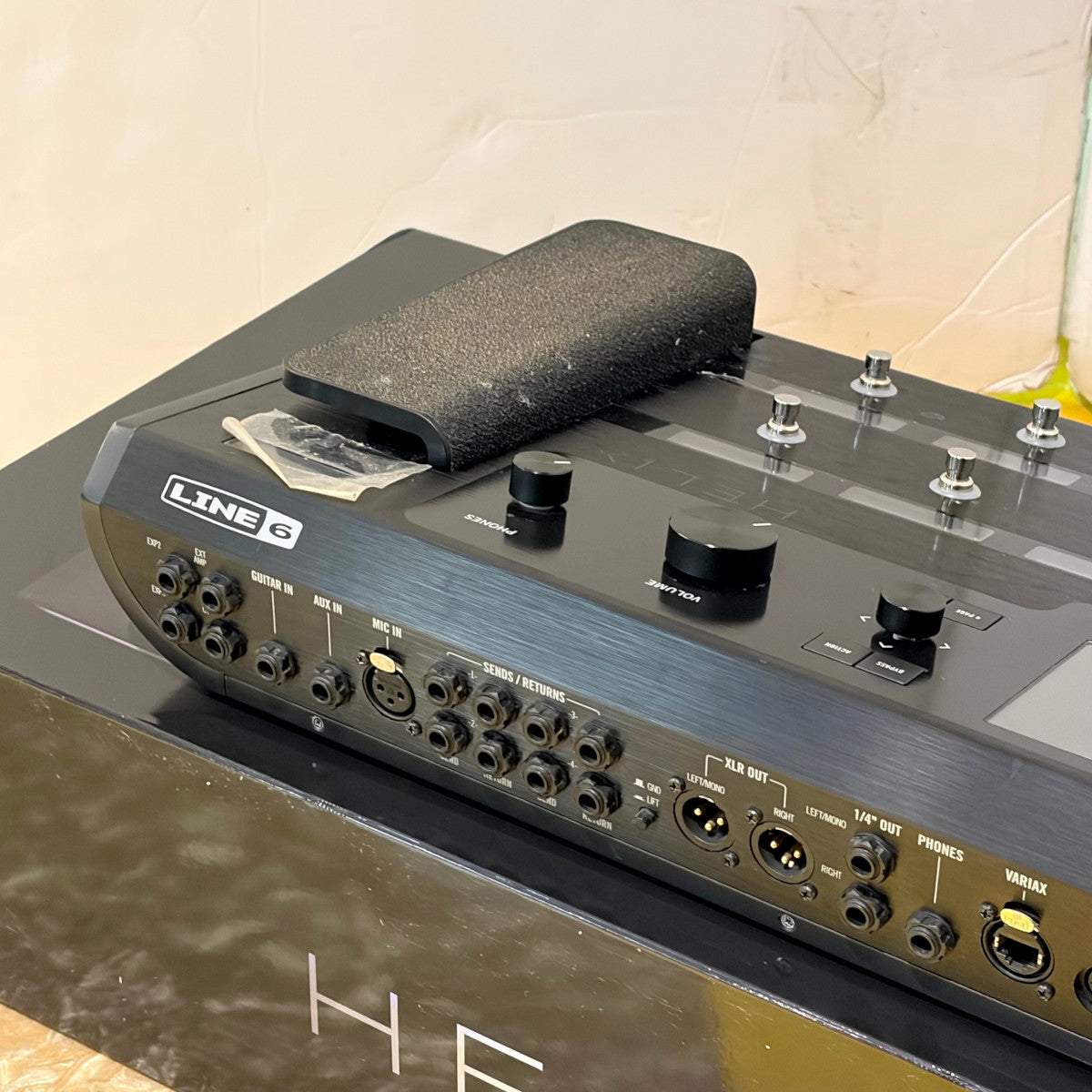 LINE6 / Helix Floor with Helix Backpack Multi-effects Processor